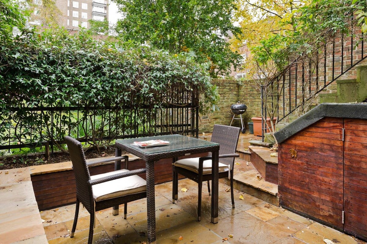 4 Bedroom House, Holland Park in 123 Woodsford Square W14 8DT - Property image 4 - VivreStays