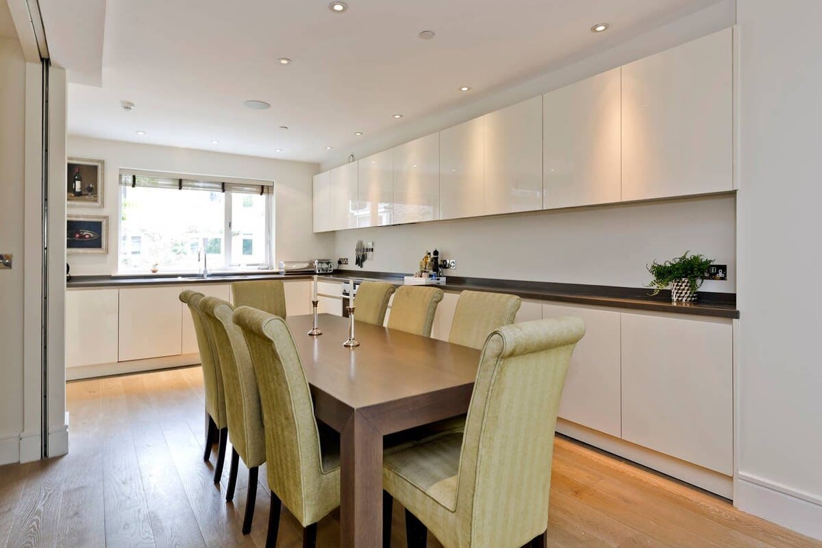 4 Bedroom House, Holland Park in 123 Woodsford Square W14 8DT - Property image 2 - VivreStays