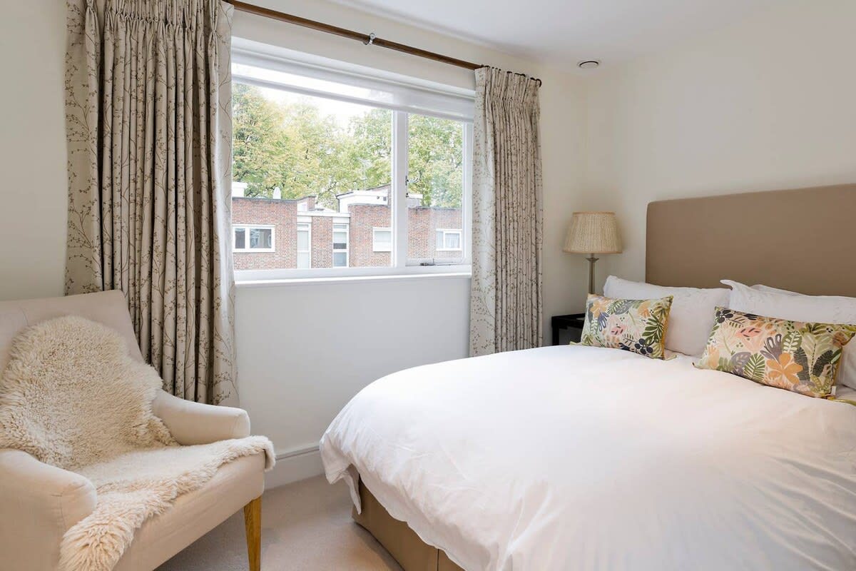 4 Bedroom House, Holland Park in 123 Woodsford Square W14 8DT - Property image 25 - VivreStays