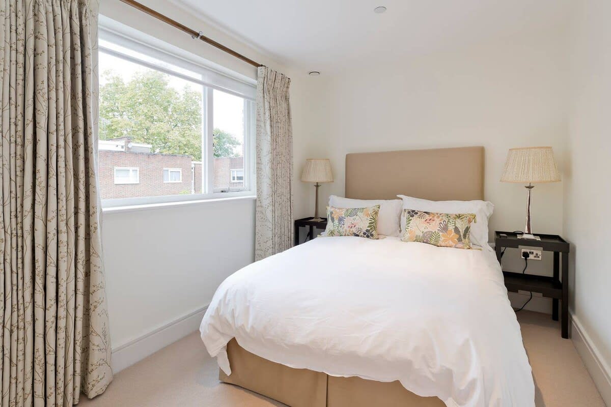 4 Bedroom House, Holland Park in 123 Woodsford Square W14 8DT - Property image 24 - VivreStays