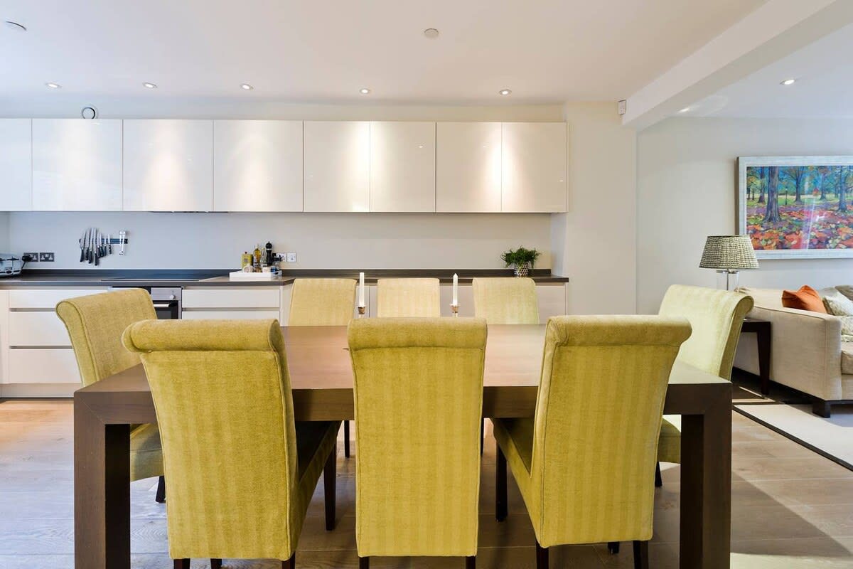 4 Bedroom House, Holland Park in 123 Woodsford Square W14 8DT - Property image 9 - VivreStays