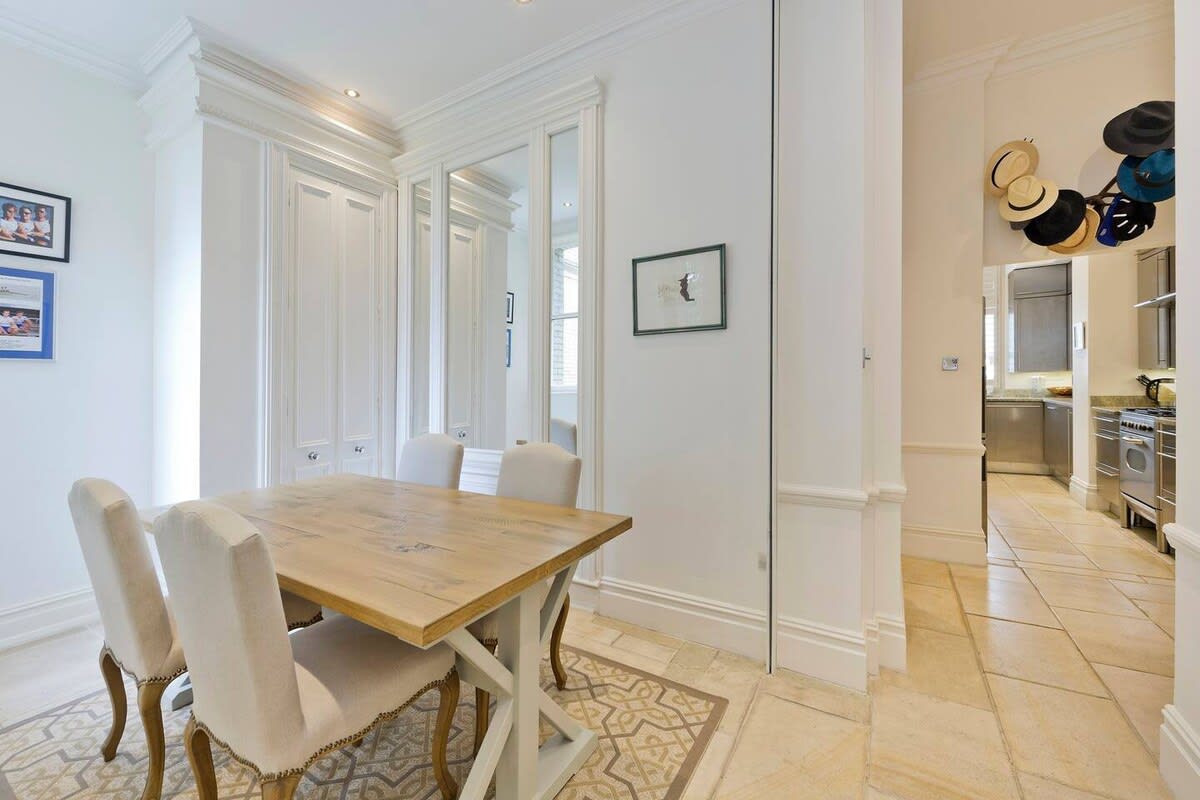 Cute 2-bed Chelsea Apartment in 104 Elm Park Gardens SW10 9PE - Property image 12 - VivreStays