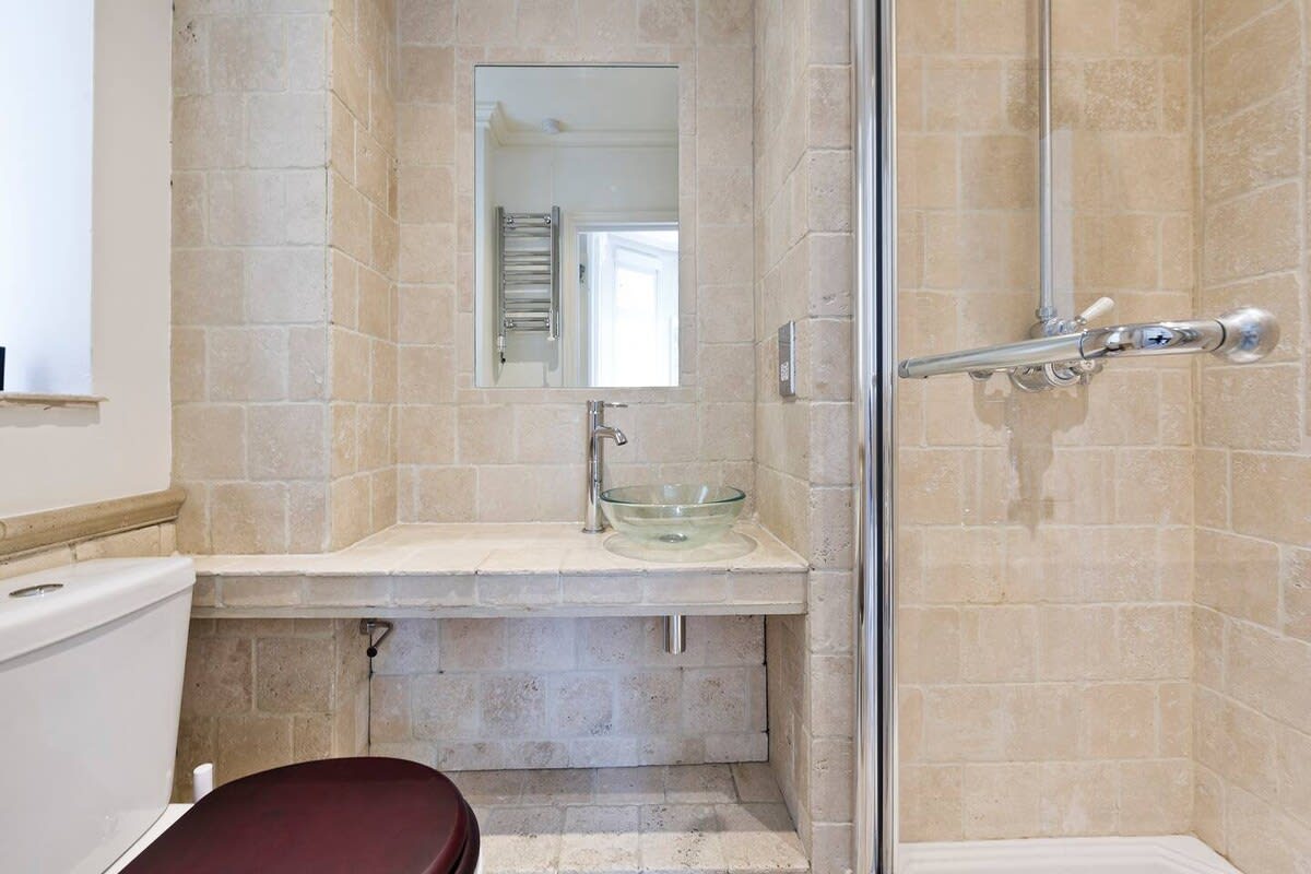 Cute 2-bed Chelsea Apartment in 104 Elm Park Gardens SW10 9PE - Property image 9 - VivreStays