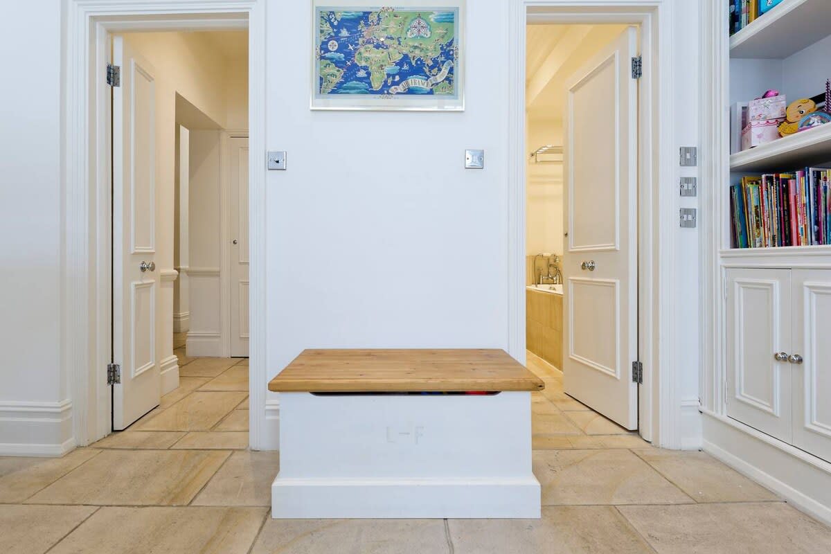 Cute 2-bed Chelsea Apartment in 104 Elm Park Gardens SW10 9PE - Property image 8 - VivreStays