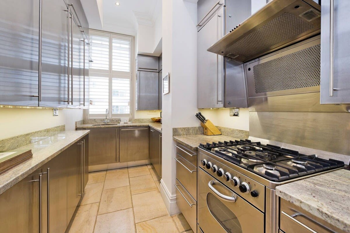 Cute 2-bed Chelsea Apartment in 104 Elm Park Gardens SW10 9PE - Property image 13 - VivreStays