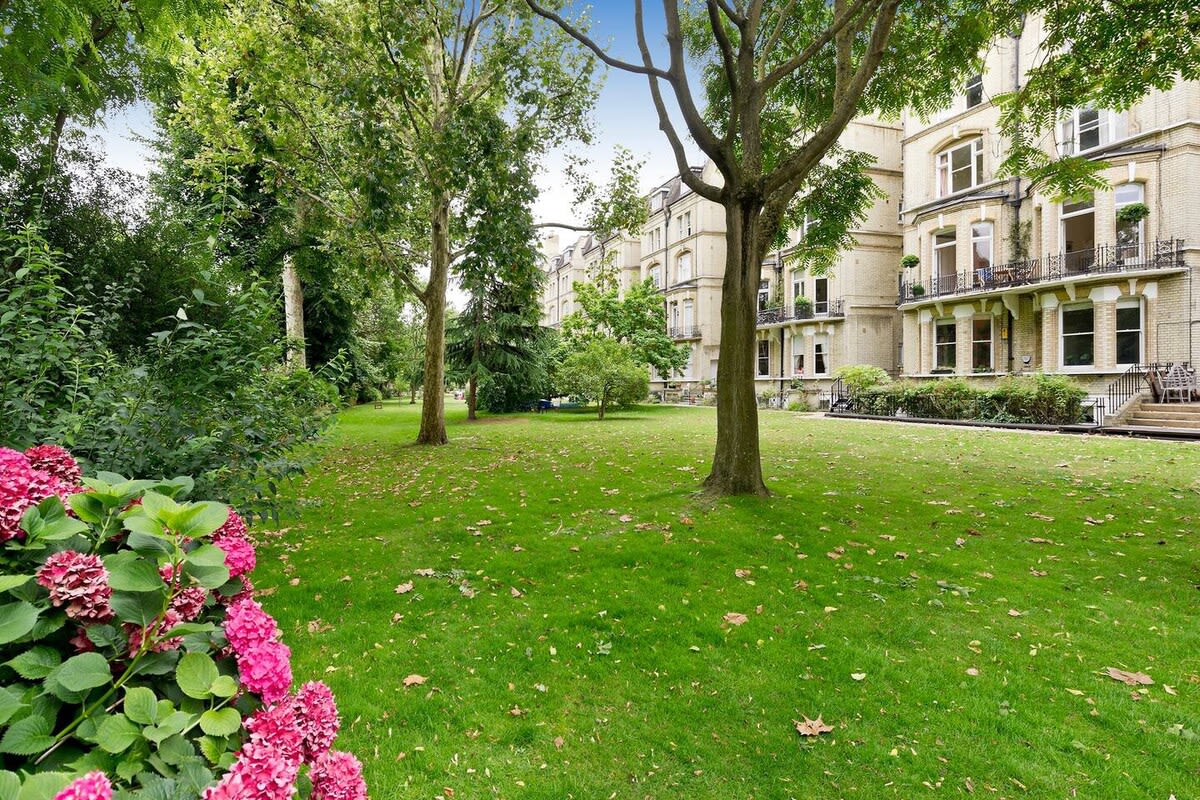 Cute 2-bed Chelsea Apartment in 104 Elm Park Gardens SW10 9PE - Property image 24 - VivreStays