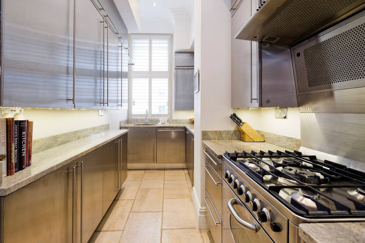 Cute 2-bed Chelsea Apartment in 104 Elm Park Gardens SW10 9PE - Property image 14 - VivreStays