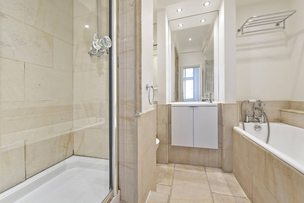 Cute 2-bed Chelsea Apartment in 104 Elm Park Gardens SW10 9PE - Property image 18 - VivreStays