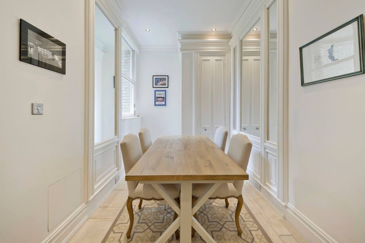 Cute 2-bed Chelsea Apartment in 104 Elm Park Gardens SW10 9PE - Property image 11 - VivreStays