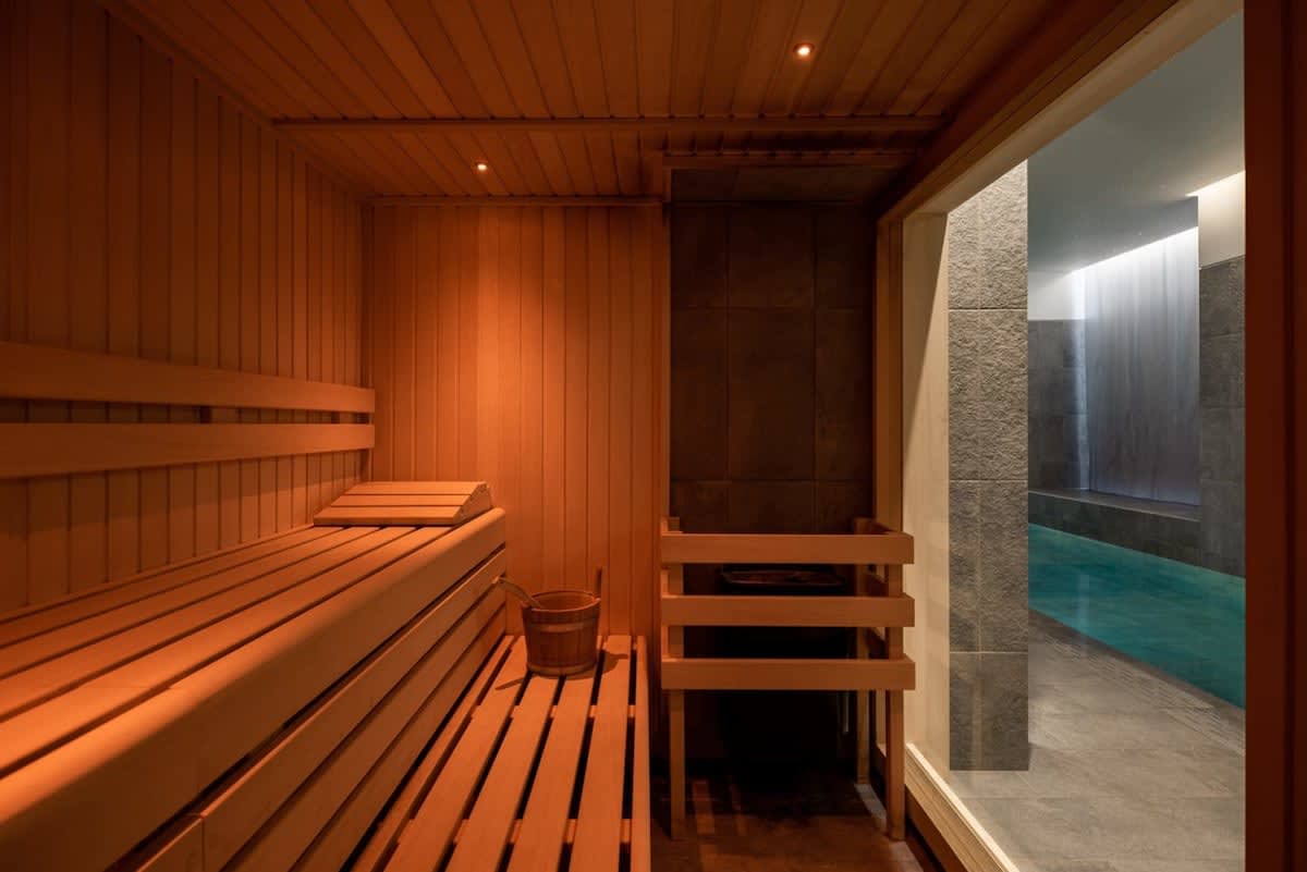5 Bed House w/ indoor pool, sauna & private garden - Fulham in Fulham Palace Road SW6 6UB - Property image 69 - VivreStays