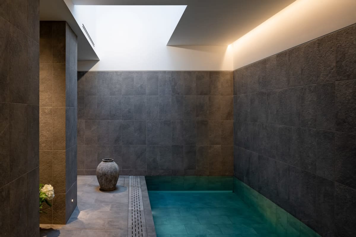 5 Bed House w/ indoor pool, sauna & private garden - Fulham in Fulham Palace Road SW6 6UB - Property image 71 - VivreStays