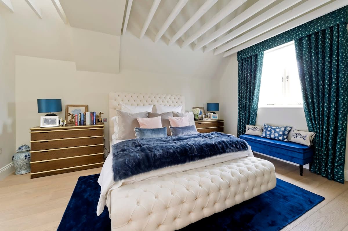 5 Bed House w/ indoor pool, sauna & private garden - Fulham in Fulham Palace Road SW6 6UB - Property image 14 - VivreStays