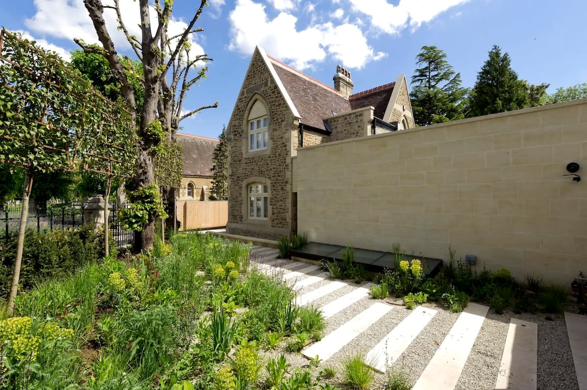5 Bed House w/ indoor pool, sauna & private garden - Fulham in Fulham Palace Road SW6 6UB - Property image 68 - VivreStays