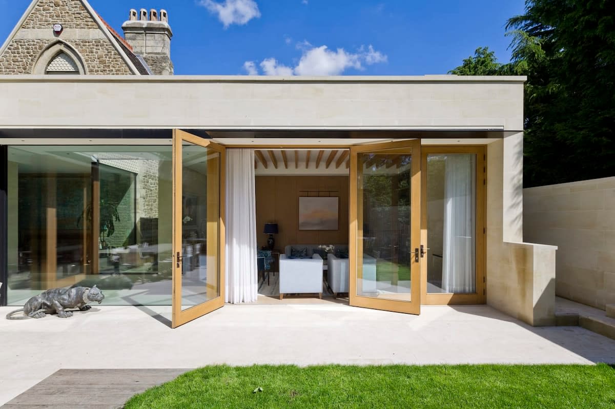 5 Bed House w/ indoor pool, sauna & private garden - Fulham in Fulham Palace Road SW6 6UB - Property image 61 - VivreStays