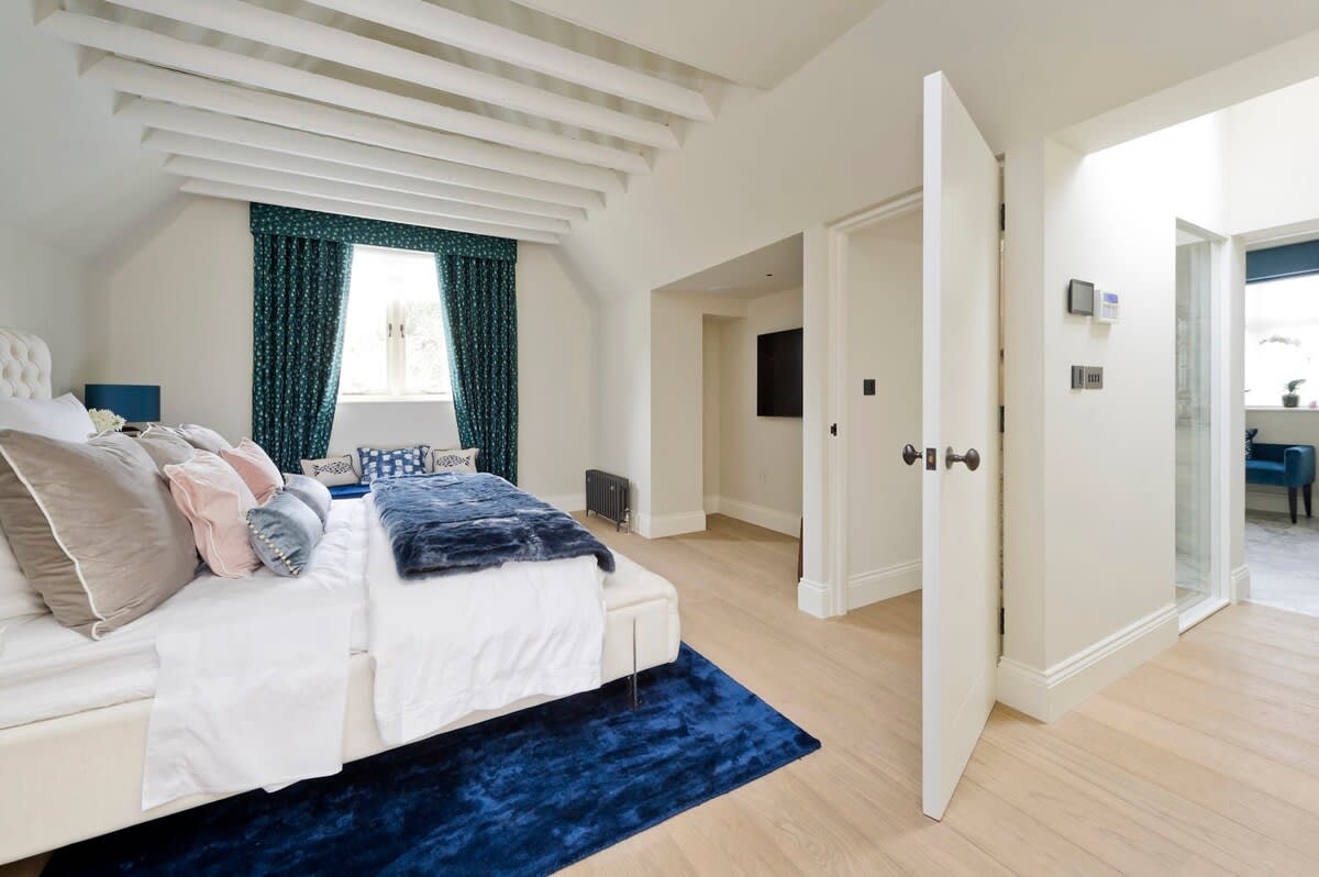 5 Bed House w/ indoor pool, sauna & private garden - Fulham in Fulham Palace Road SW6 6UB - Property image 15 - VivreStays