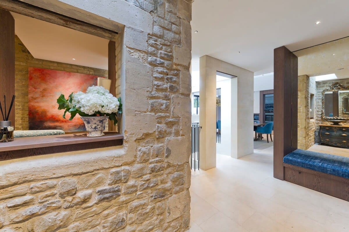 5 Bed House w/ indoor pool, sauna & private garden - Fulham in Fulham Palace Road SW6 6UB - Property image 24 - VivreStays