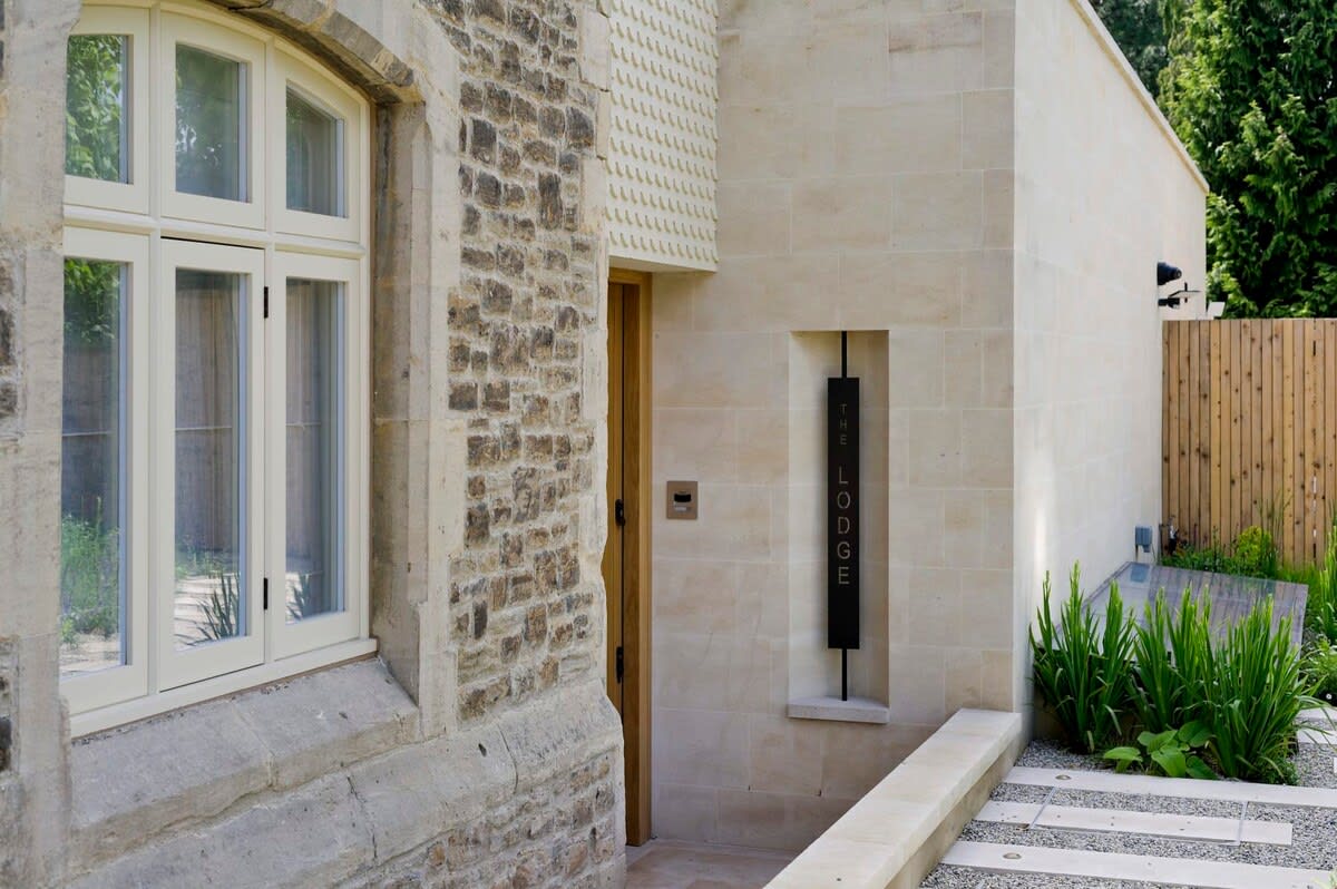 5 Bed House w/ indoor pool, sauna & private garden - Fulham in Fulham Palace Road SW6 6UB - Property image 67 - VivreStays