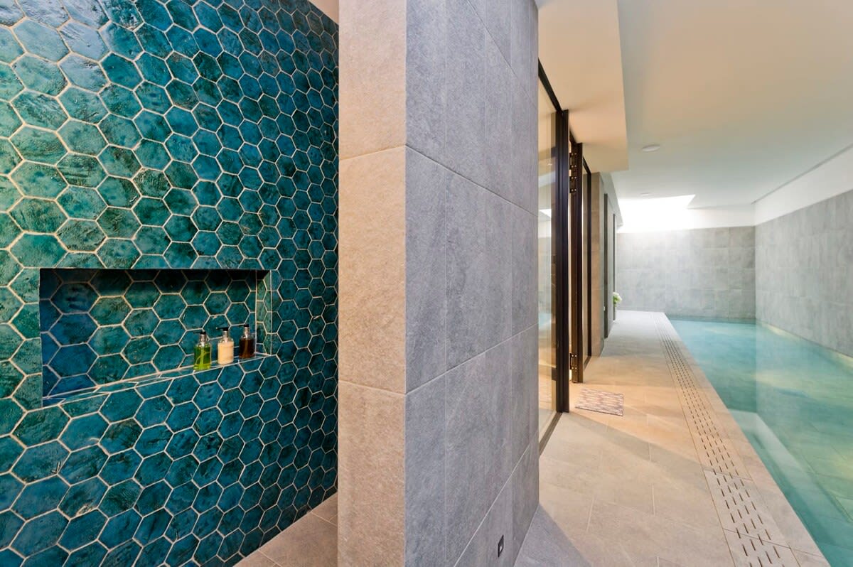 5 Bed House w/ indoor pool, sauna & private garden - Fulham in Fulham Palace Road SW6 6UB - Property image 28 - VivreStays