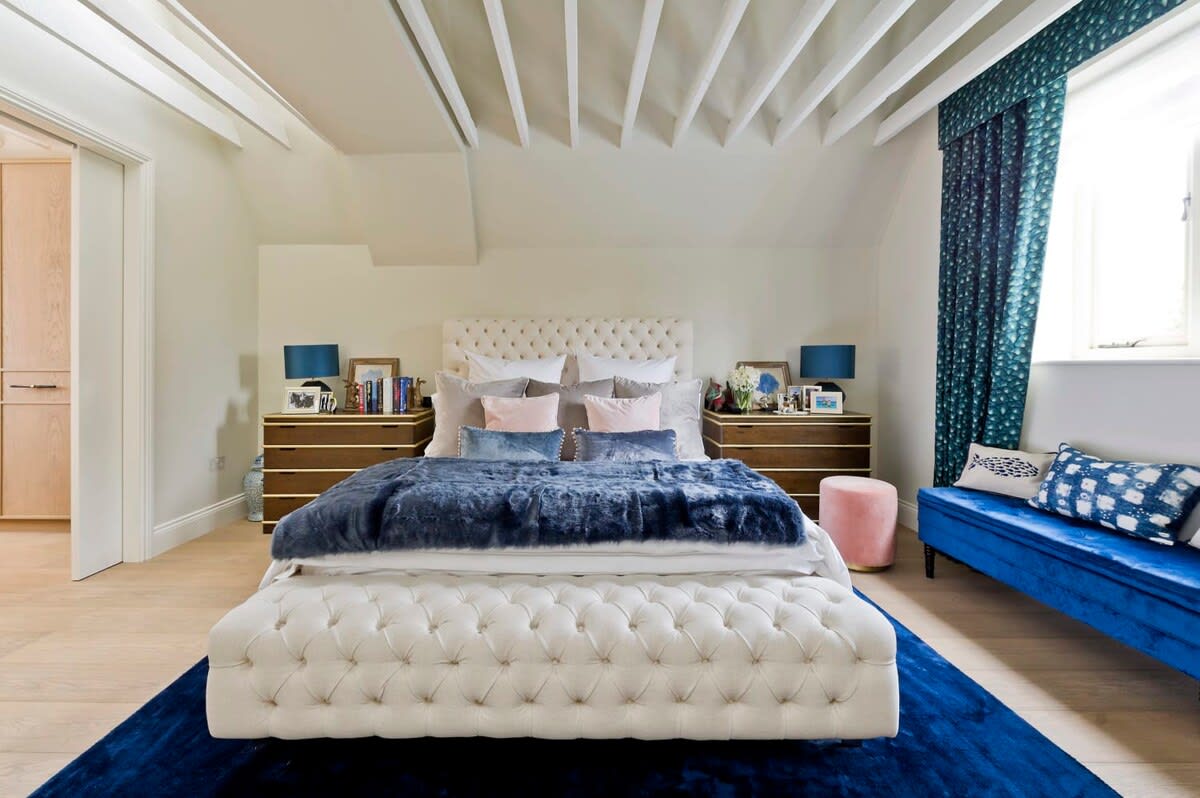 5 Bed House w/ indoor pool, sauna & private garden - Fulham in Fulham Palace Road SW6 6UB - Property image 4 - VivreStays