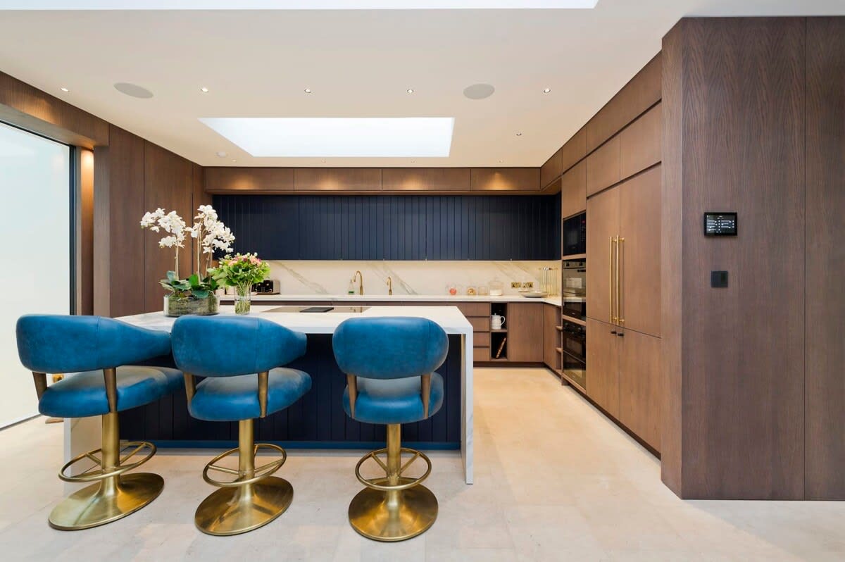 5 Bed House w/ indoor pool, sauna & private garden - Fulham in Fulham Palace Road SW6 6UB - Property image 3 - VivreStays