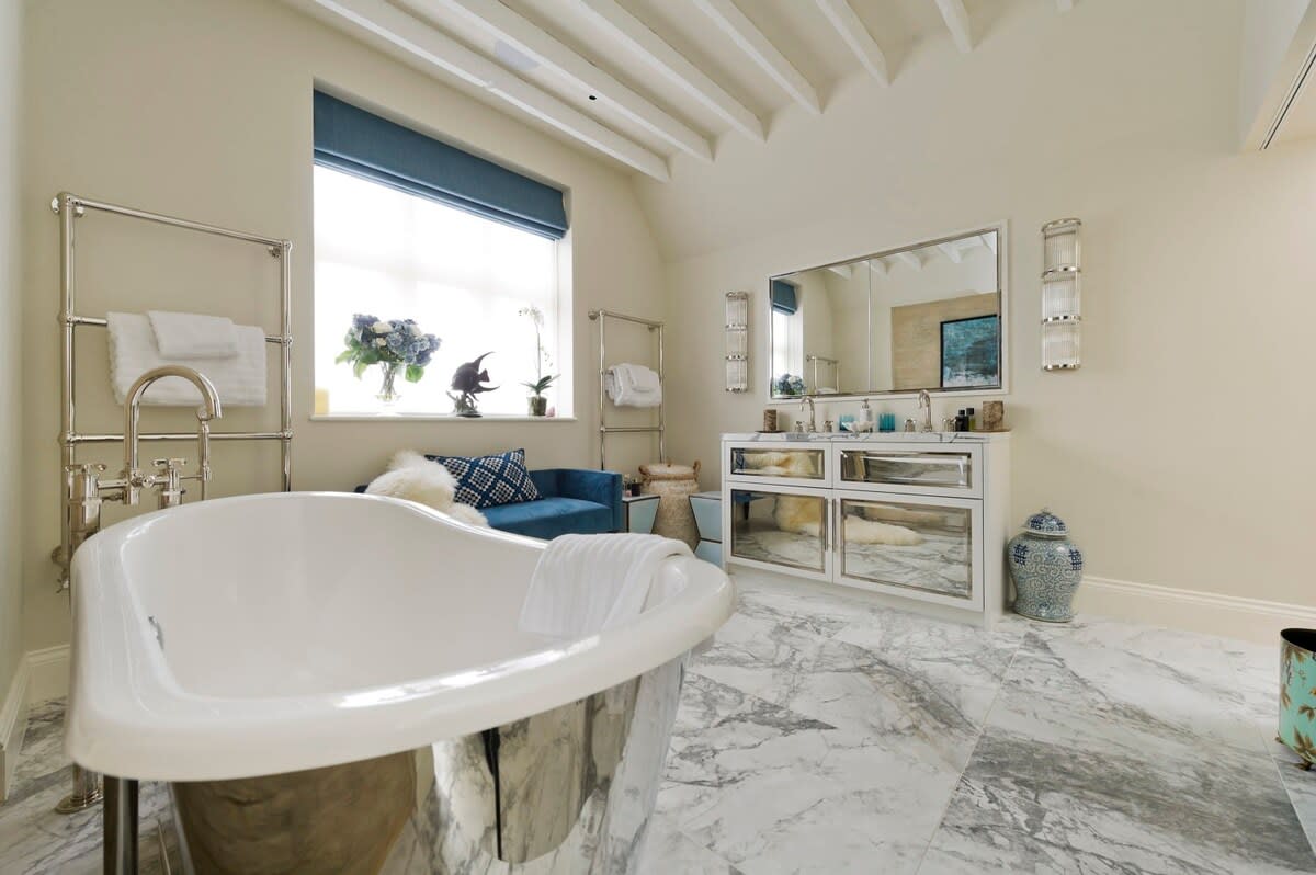 5 Bed House w/ indoor pool, sauna & private garden - Fulham in Fulham Palace Road SW6 6UB - Property image 17 - VivreStays