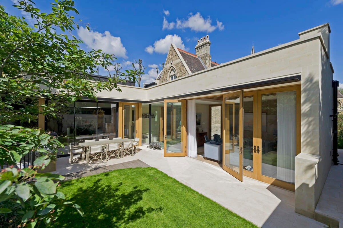 5 Bed House w/ indoor pool, sauna & private garden - Fulham in Fulham Palace Road SW6 6UB - Property image 52 - VivreStays