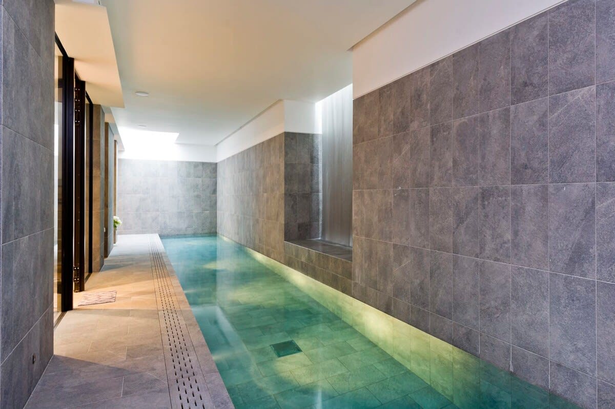 5 Bed House w/ indoor pool, sauna & private garden - Fulham in Fulham Palace Road SW6 6UB - Property image 26 - VivreStays