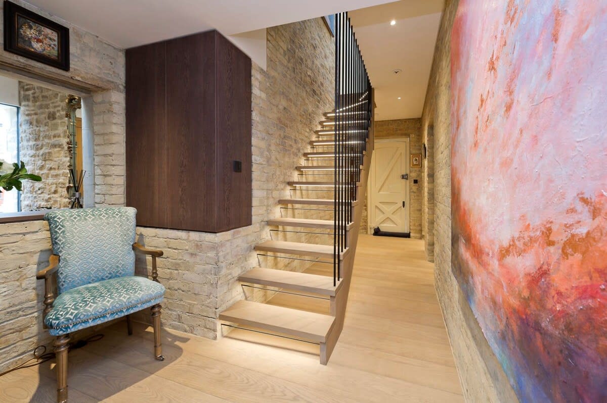 5 Bed House w/ indoor pool, sauna & private garden - Fulham in Fulham Palace Road SW6 6UB - Property image 25 - VivreStays