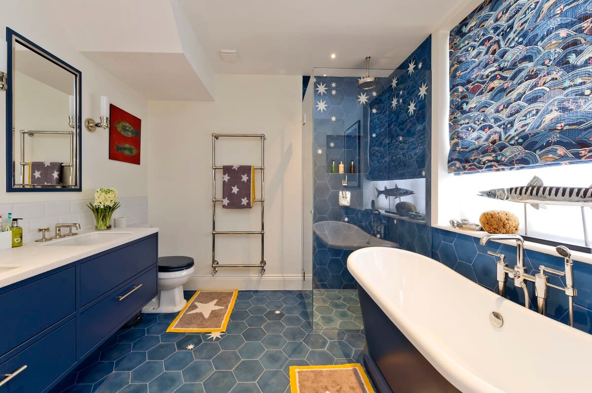 5 Bed House w/ indoor pool, sauna & private garden - Fulham in Fulham Palace Road SW6 6UB - Property image 38 - VivreStays