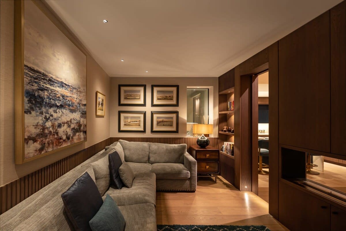 5 Bed House w/ indoor pool, sauna & private garden - Fulham in Fulham Palace Road SW6 6UB - Property image 79 - VivreStays