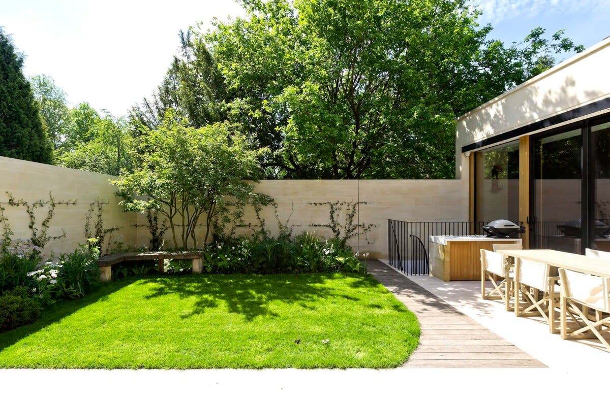 5 Bed House w/ indoor pool, sauna & private garden - Fulham in Fulham Palace Road SW6 6UB - Property image 56 - VivreStays
