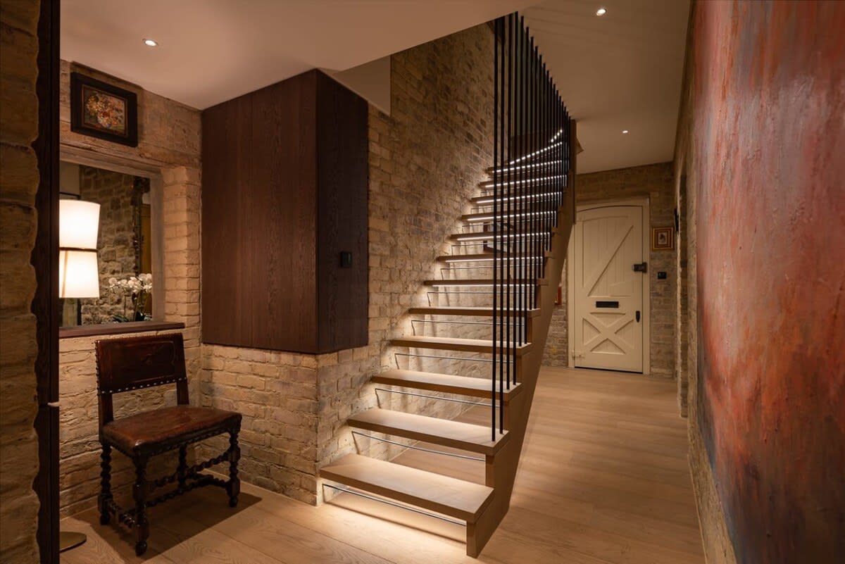 5 Bed House w/ indoor pool, sauna & private garden - Fulham in Fulham Palace Road SW6 6UB - Property image 81 - VivreStays