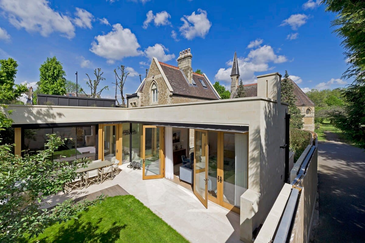 5 Bed House w/ indoor pool, sauna & private garden - Fulham in Fulham Palace Road SW6 6UB - Property image 54 - VivreStays