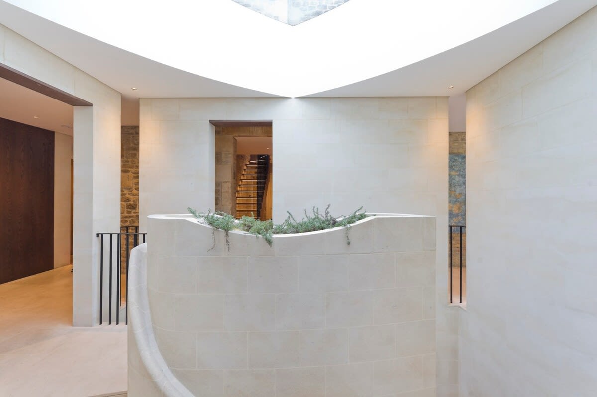 5 Bed House w/ indoor pool, sauna & private garden - Fulham in Fulham Palace Road SW6 6UB - Property image 20 - VivreStays