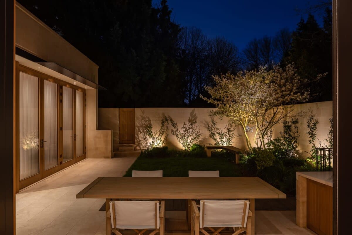 5 Bed House w/ indoor pool, sauna & private garden - Fulham in Fulham Palace Road SW6 6UB - Property image 76 - VivreStays