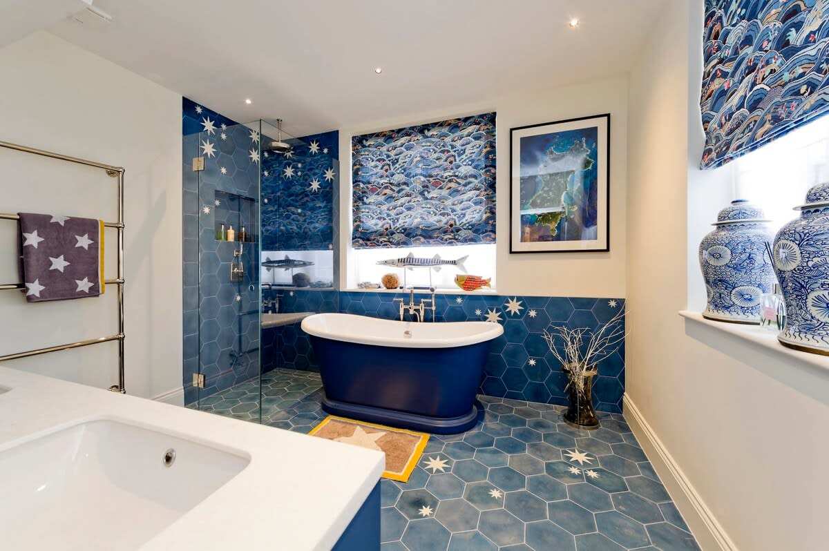 5 Bed House w/ indoor pool, sauna & private garden - Fulham in Fulham Palace Road SW6 6UB - Property image 37 - VivreStays
