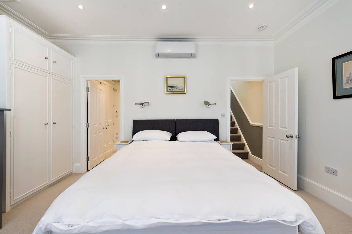 Spacious 4 Bed House, Battersea in 12 Berber Road SW11 6RZ - Property image 22 - VivreStays