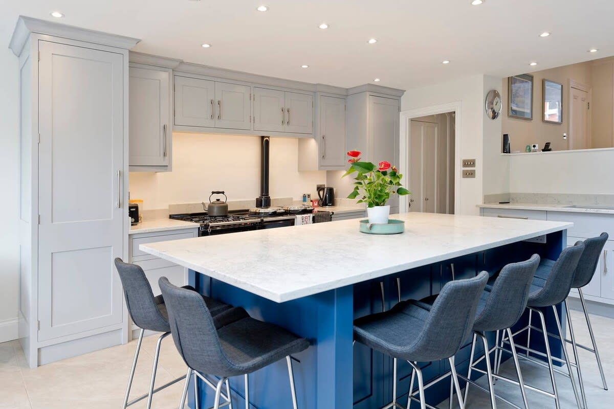 Spacious 4 Bed House, Battersea in 12 Berber Road SW11 6RZ - Property image 4 - VivreStays