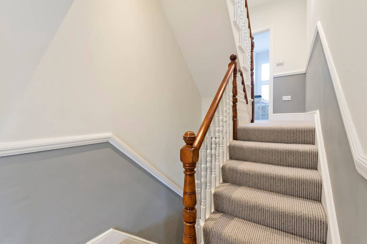 Spacious 4 Bed House, Battersea in 12 Berber Road SW11 6RZ - Property image 30 - VivreStays