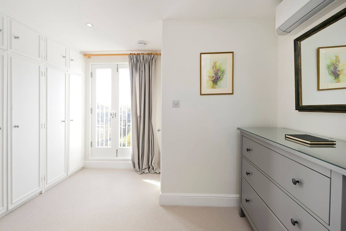 Spacious 4 Bed House, Battersea in 12 Berber Road SW11 6RZ - Property image 34 - VivreStays