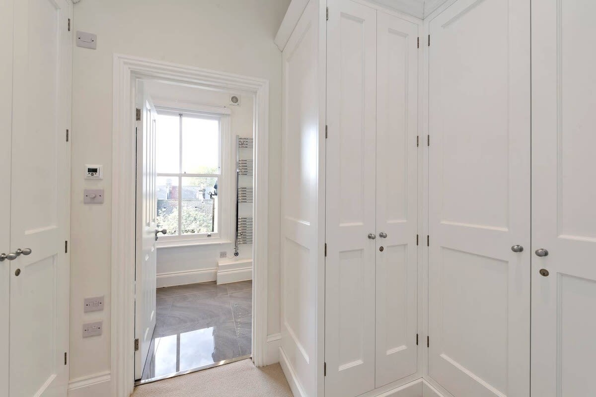 Spacious 4 Bed House, Battersea in 12 Berber Road SW11 6RZ - Property image 24 - VivreStays