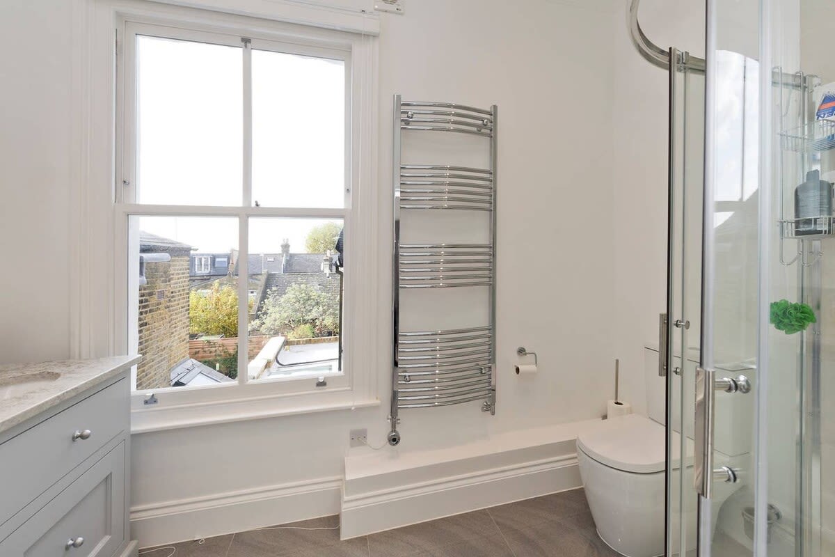 Spacious 4 Bed House, Battersea in 12 Berber Road SW11 6RZ - Property image 25 - VivreStays