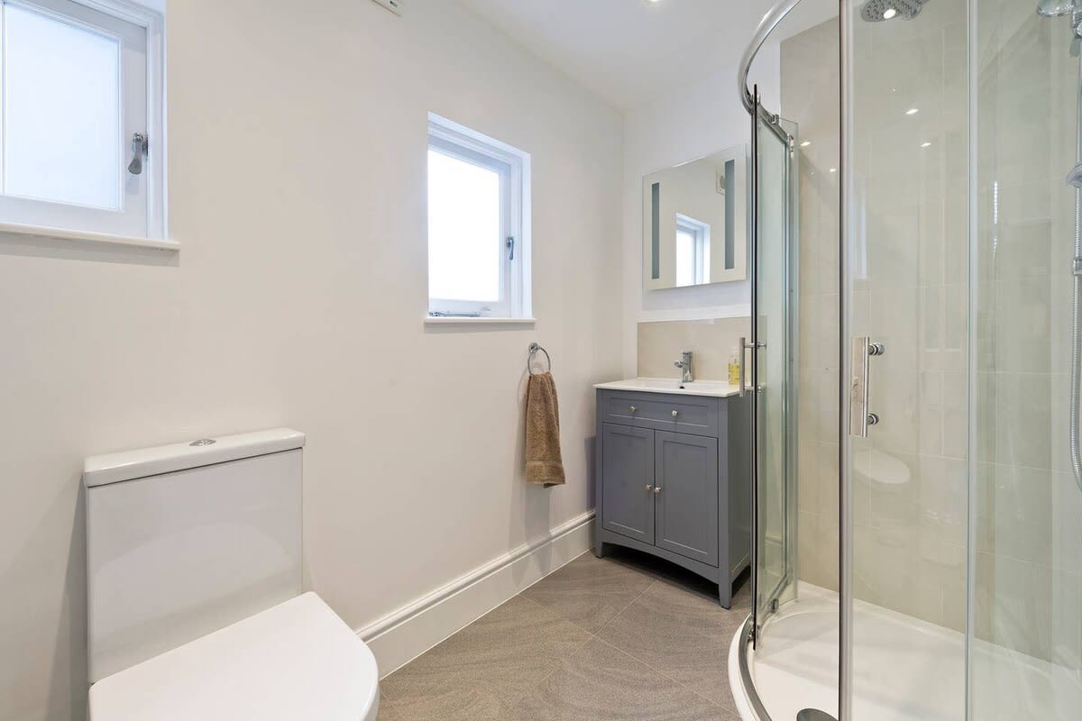 Spacious 4 Bed House, Battersea in 12 Berber Road SW11 6RZ - Property image 27 - VivreStays