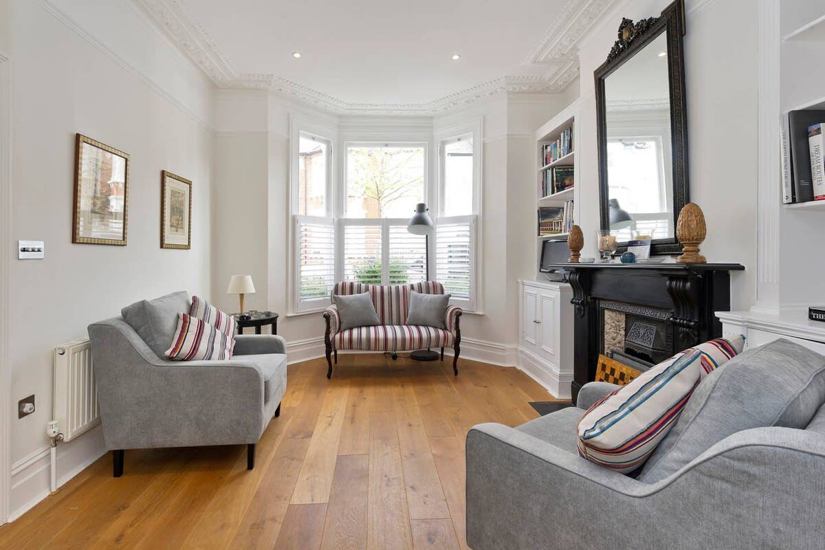 Spacious 4 Bed House, Battersea in 12 Berber Road SW11 6RZ - Property image 10 - VivreStays