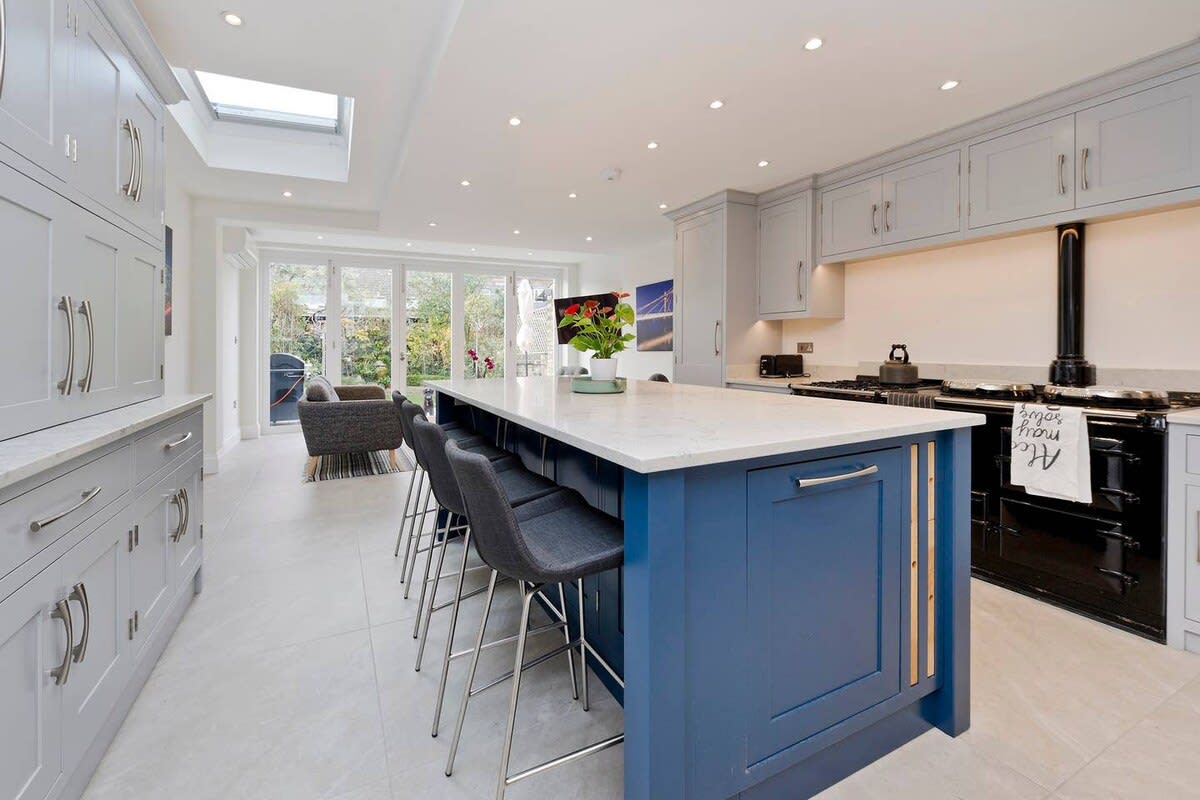 Spacious 4 Bed House, Battersea in 12 Berber Road SW11 6RZ - Property image 7 - VivreStays