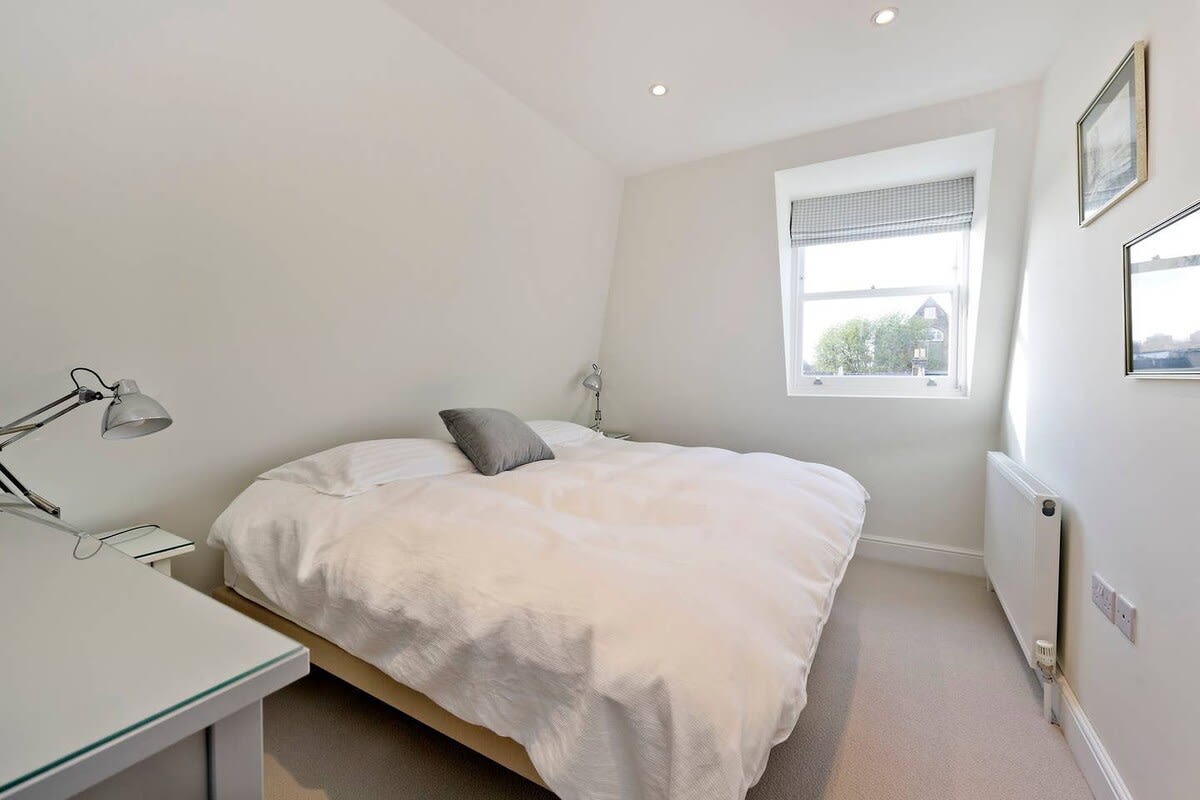 Spacious 4 Bed House, Battersea in 12 Berber Road SW11 6RZ - Property image 37 - VivreStays