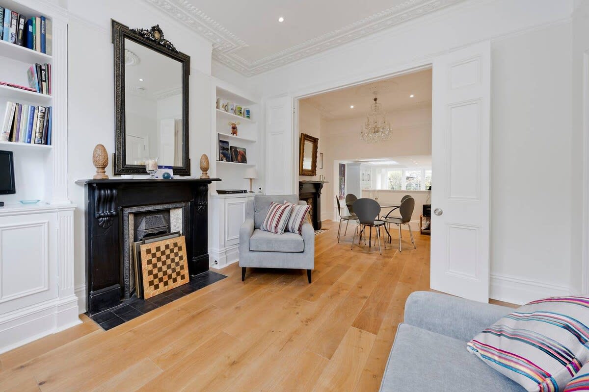 Spacious 4 Bed House, Battersea in 12 Berber Road SW11 6RZ - Property image 14 - VivreStays
