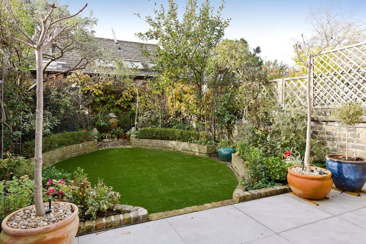 Spacious 4 Bed House, Battersea in 12 Berber Road SW11 6RZ - Property image 19 - VivreStays