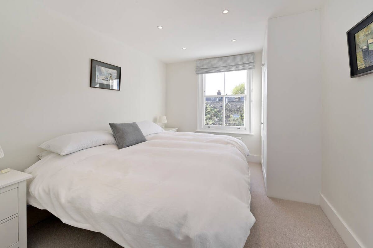 Spacious 4 Bed House, Battersea in 12 Berber Road SW11 6RZ - Property image 28 - VivreStays