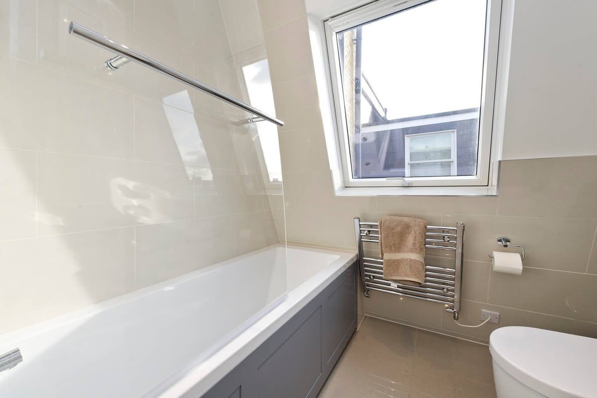 Spacious 4 Bed House, Battersea in 12 Berber Road SW11 6RZ - Property image 39 - VivreStays